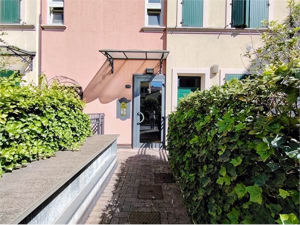 Appartamento in vendita all'ultimo piano a Cento.
